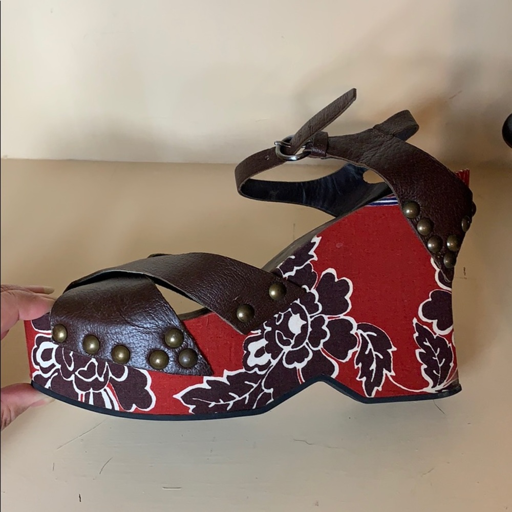 Vintage 70s style platform Miu Miu heels. Flatform